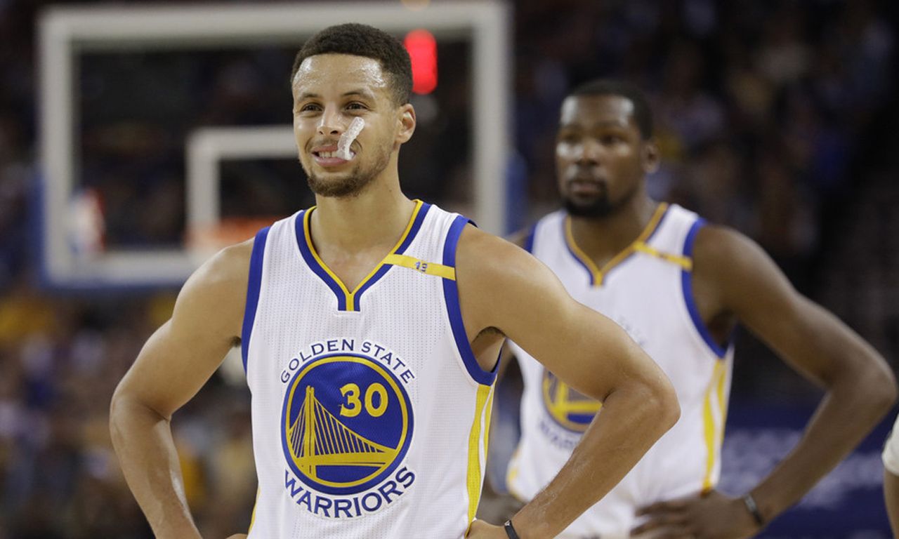 球星离队牵 球星离队牵